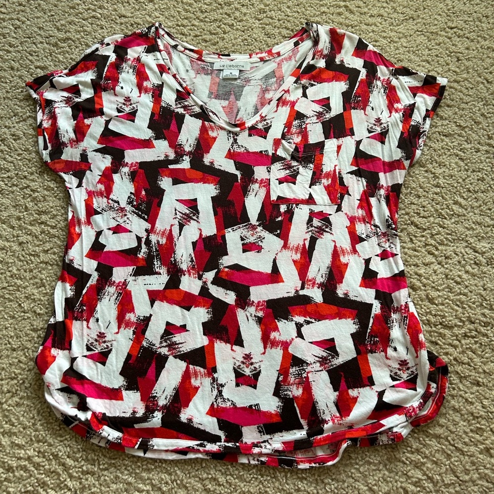 Women’s Liz Claiborne Red & White Abstract Tee!